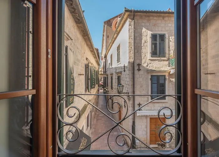 Sasha Di Cattaro - Old Town Lux Apartment